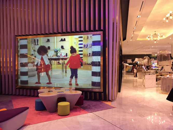 Digital Glass Rear Projection Screen Dubai Mall