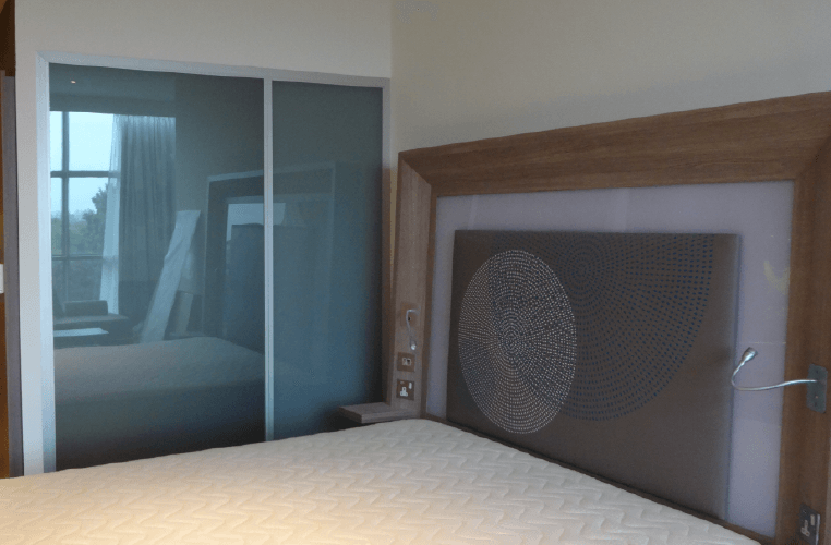 novotel switchable room divider
