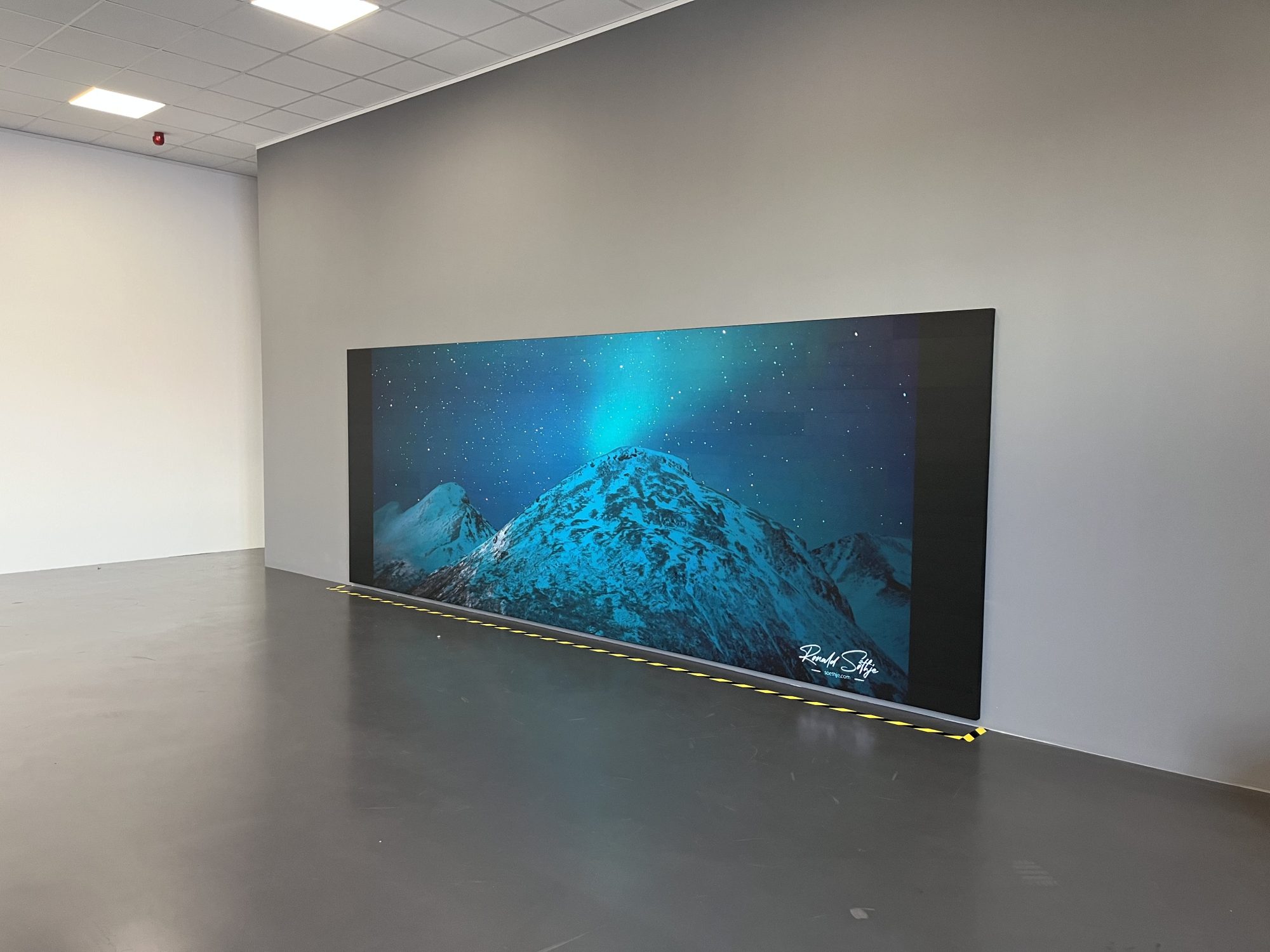 5.5m x 2m LargeFormat Modular Indoor LED Screen Pro Display