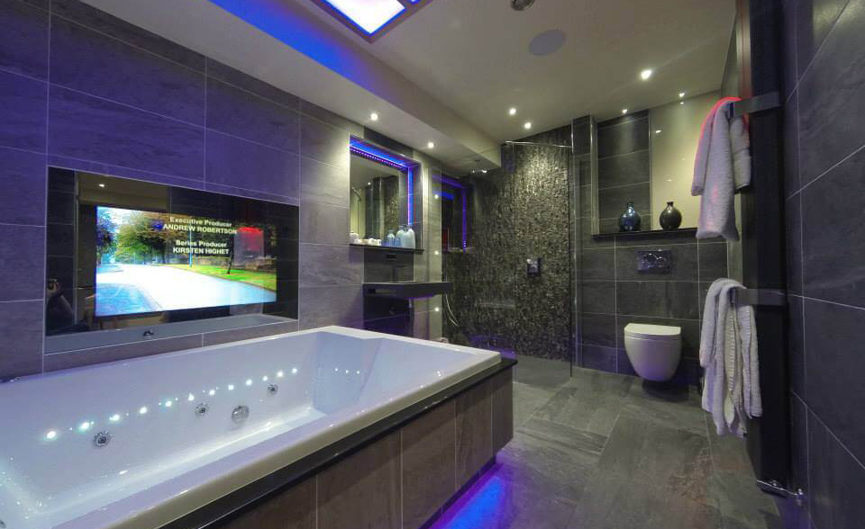 mirror tv screen bathroom (web)